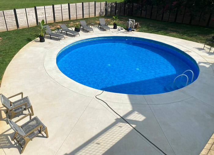 pool and surrounding build by Lexren